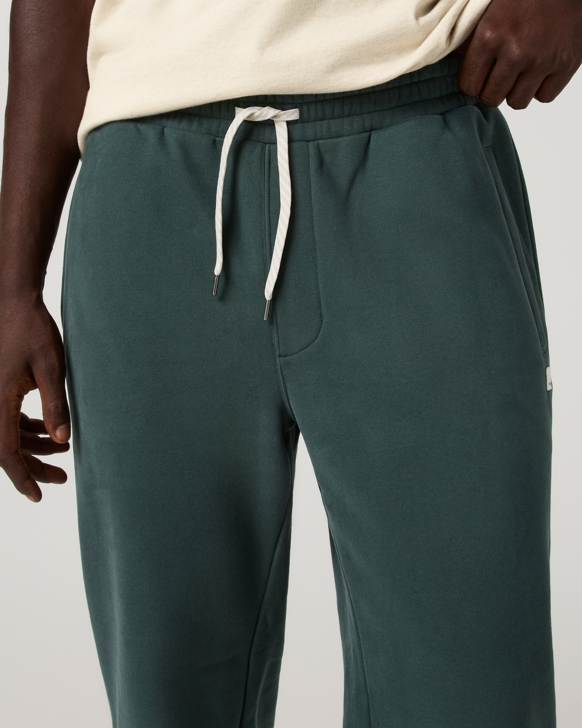 Vuori Men's Seaside Sweatpant 28"